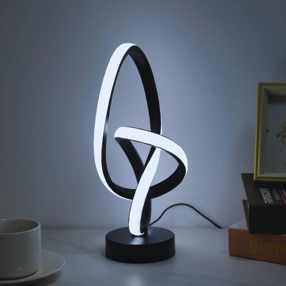 مصباح مكتب LED بثلاث درجات إضاء
